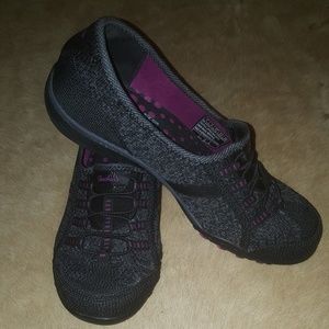 Skechers relaxed fit memory foam size 7